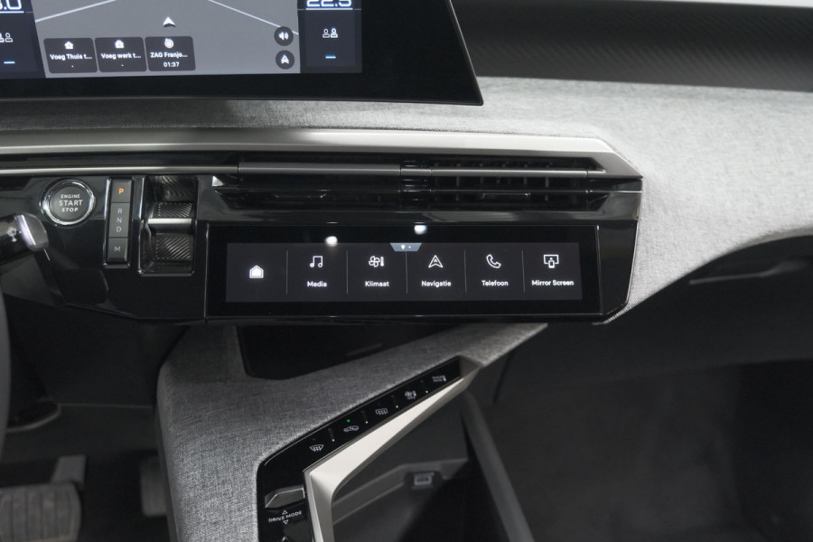 Peugeot 5008 1.2 Hybrid 136 e-DCS6 Allure | Trekhaak | 7 Zitplaatsen | Camera | Stoelverwarming | Navigatie | Trekhaak