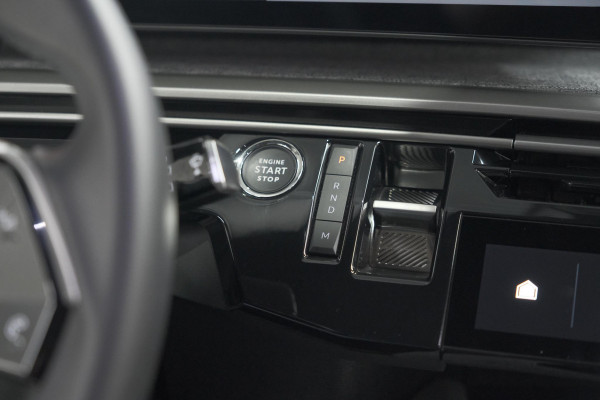Peugeot 5008 1.2 Hybrid 136 e-DCS6 Allure | Trekhaak | 7 Zitplaatsen | Camera | Stoelverwarming | Navigatie | Trekhaak