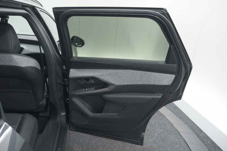 Peugeot 5008 1.2 Hybrid 136 e-DCS6 Allure | Trekhaak | 7 Zitplaatsen | Camera | Stoelverwarming | Navigatie | Trekhaak