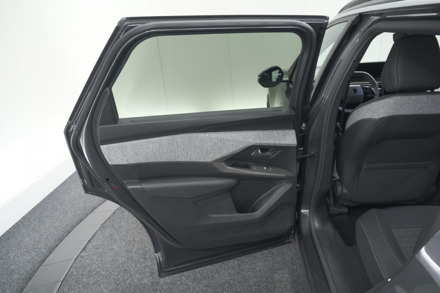 Peugeot 5008 1.2 Hybrid 136 e-DCS6 Allure | Trekhaak | 7 Zitplaatsen | Camera | Stoelverwarming | Navigatie | Trekhaak