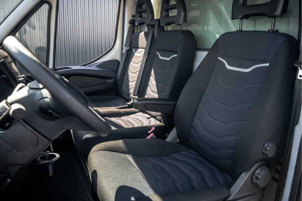 Iveco Daily 35C18 | 3.0L | 180 PK | Bakwagen met laadklep | Zijdeur | Automaat | N1 | Cruise | Airco