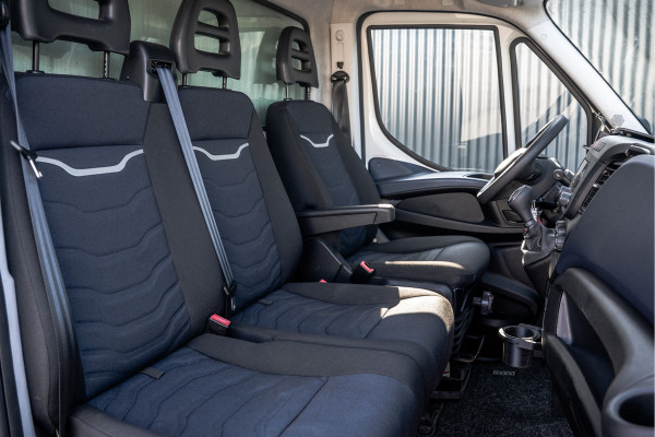 Iveco Daily 35C18 | 3.0L | 180 PK | Bakwagen met laadklep | Zijdeur | Automaat | N1 | Cruise | Airco