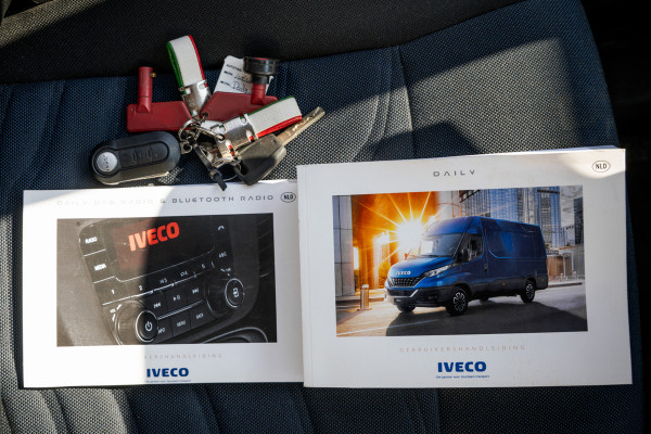 Iveco Daily 35C18 | 3.0L | 180 PK | Bakwagen met laadklep | Zijdeur | Automaat | N1 | Cruise | Airco