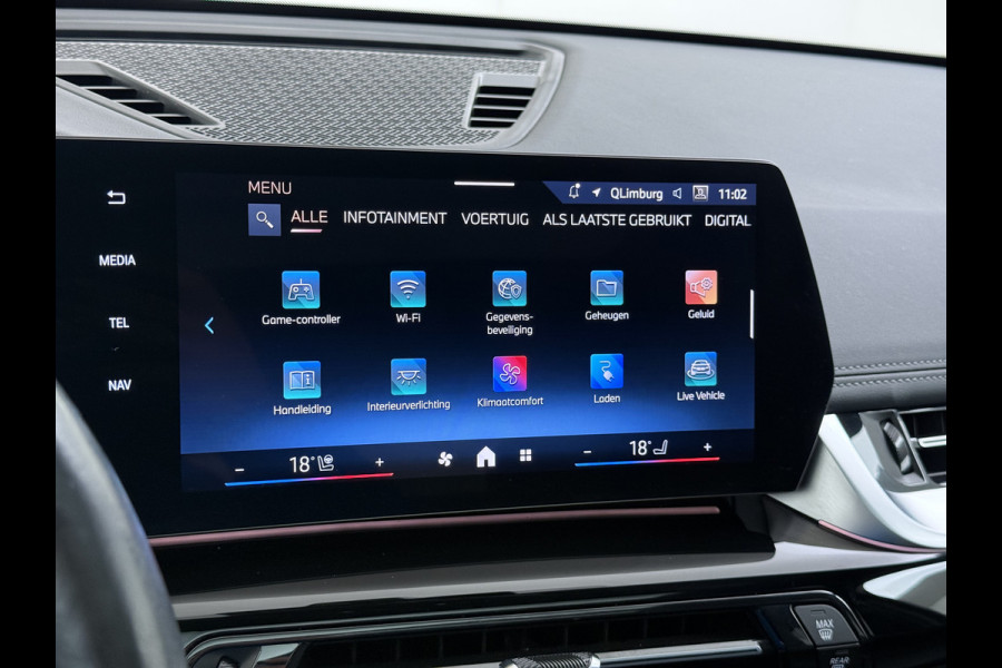 BMW X1 xDrive30e 327pk M-sport Leer Pano-Dak/Hef-Dak M-Sportstoelen+Elektr.+Geheugen+Verwarmd Trekhaak Harman-Kardon Adaptive-LED Live- Adaptive-Cruise AWD StuurVerwarmd Zwarte-Hemel Travelpack Park-Assist Pdc Draadloze lader Innovations-pakket Comfort-Pack €75.000,- Nieuw  Orig.NL auto! 1.800kg trekvermogen