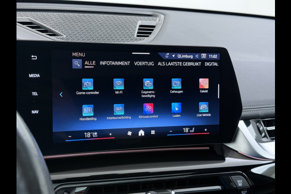 BMW X1 xDrive30e 327pk M-sport Leer Pano-Dak/Hef-Dak M-Sportstoelen+Elektr.+Geheugen+Verwarmd Trekhaak Harman-Kardon Adaptive-LED Live- Adaptive-Cruise AWD StuurVerwarmd Zwarte-Hemel Travelpack Park-Assist Pdc Draadloze lader Innovations-pakket Comfort-Pack €75.000,- Nieuw  Orig.NL auto! 1.800kg trekvermogen