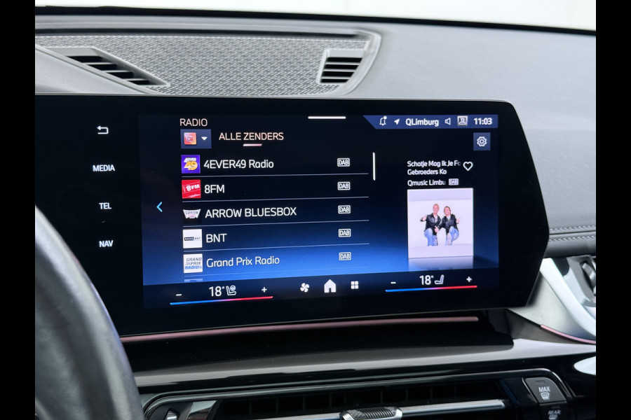 BMW X1 xDrive30e 327pk M-sport Leer Pano-Dak/Hef-Dak M-Sportstoelen+Elektr.+Geheugen+Verwarmd Trekhaak Harman-Kardon Adaptive-LED Live- Adaptive-Cruise AWD StuurVerwarmd Zwarte-Hemel Travelpack Park-Assist Pdc Draadloze lader Innovations-pakket Comfort-Pack €75.000,- Nieuw  Orig.NL auto! 1.800kg trekvermogen