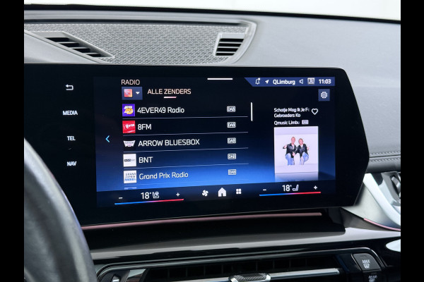 BMW X1 xDrive30e 327pk M-sport Leer Pano-Dak/Hef-Dak M-Sportstoelen+Elektr.+Geheugen+Verwarmd Trekhaak Harman-Kardon Adaptive-LED Live- Adaptive-Cruise AWD StuurVerwarmd Zwarte-Hemel Travelpack Park-Assist Pdc Draadloze lader Innovations-pakket Comfort-Pack €75.000,- Nieuw  Orig.NL auto! 1.800kg trekvermogen