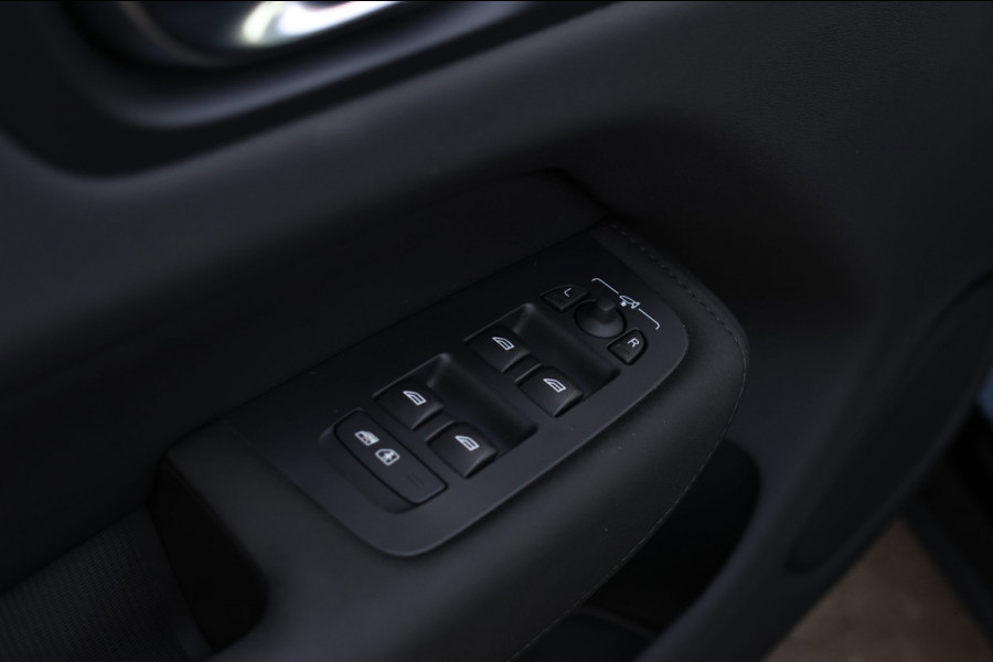 Volvo XC60 2.0 T8 Ultra Black Edition *B&W*Pano*Massage*Luchtvering*