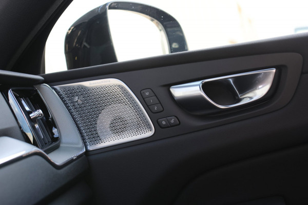 Volvo XC60 2.0 T8 Ultra Black Edition *B&W*Pano*Massage*Luchtvering*