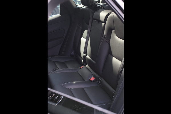 Volvo XC60 2.0 T8 Ultra Black Edition *B&W*Pano*Massage*Luchtvering*