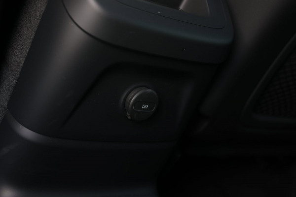 Volvo XC60 2.0 T8 Ultra Black Edition *B&W*Pano*Massage*Luchtvering*