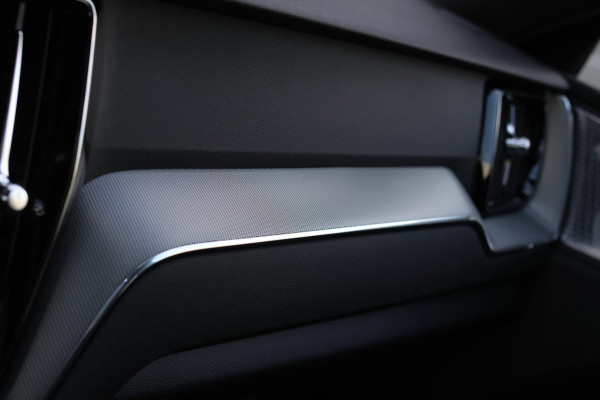 Volvo XC60 2.0 T8 Ultra Black Edition *B&W*Pano*Massage*Luchtvering*
