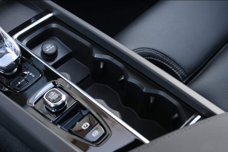 Volvo XC60 2.0 T8 Ultra Black Edition *B&W*Pano*Massage*Luchtvering*