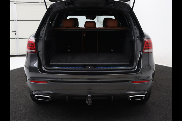 Mercedes-Benz GLC 300e 4MATIC Business Solution AMG | SOH 86,6% | Panorama dak | 360 Camera | Trekhaak | Adaptive cruise | Navigatie | DAB+ | Carplay | Bluetooth | Sfeerverlichting | Verkeersteken assistent | Climate control