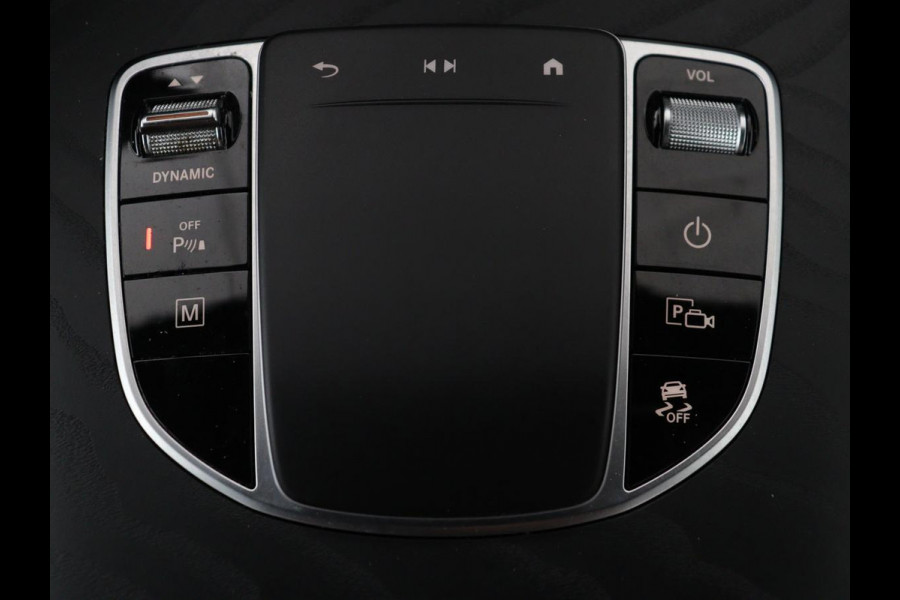 Mercedes-Benz GLC 300e 4MATIC Business Solution AMG | SOH 86,6% | Panorama dak | 360 Camera | Trekhaak | Adaptive cruise | Navigatie | DAB+ | Carplay | Bluetooth | Sfeerverlichting | Verkeersteken assistent | Climate control