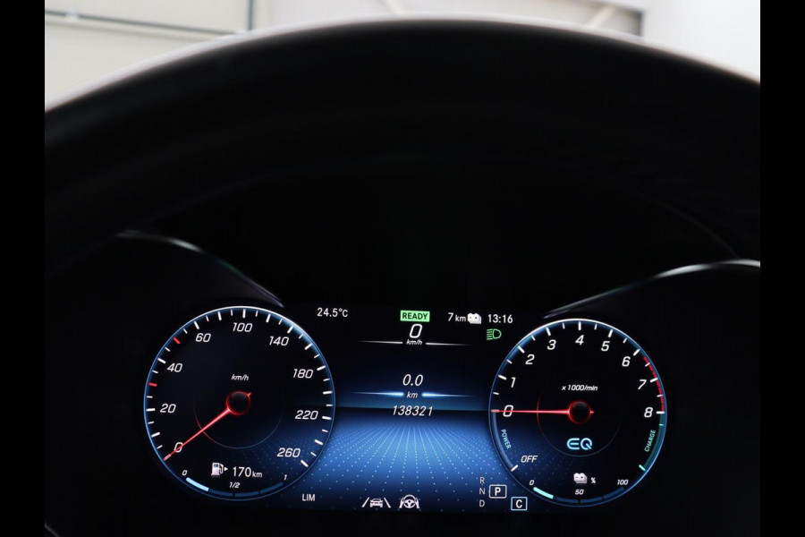 Mercedes-Benz GLC 300e 4MATIC Business Solution AMG | SOH 86,6% | Panorama dak | 360 Camera | Trekhaak | Adaptive cruise | Navigatie | DAB+ | Carplay | Bluetooth | Sfeerverlichting | Verkeersteken assistent | Climate control