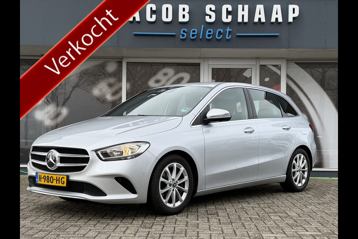 Mercedes-Benz B-klasse 180 Launch Edition Automaat / Parkeersensoren V-A / Cruise Control / Camera / Multimedia / 17'' LM / Navi
