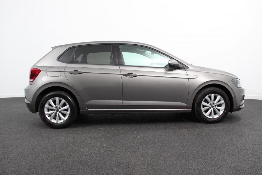 Volkswagen Polo 1.0 TSI 110pk DSG Highline Navigatie Apple Carplay/Android Auto Parkeersensoren Adaptieve Cruise Control Stoelverwarming Getinte ramen Climatronic