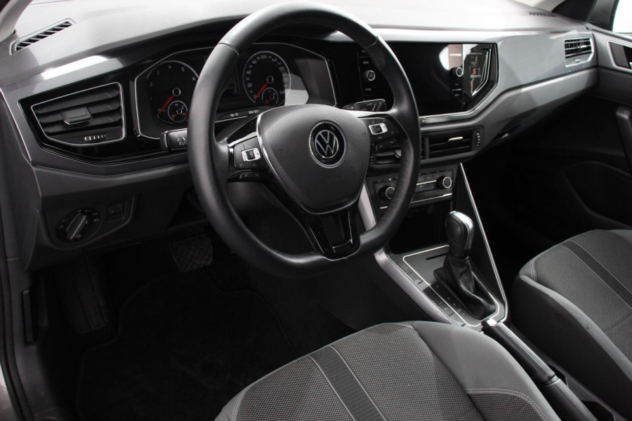 Volkswagen Polo 1.0 TSI 110pk DSG Highline Navigatie Apple Carplay/Android Auto Parkeersensoren Adaptieve Cruise Control Stoelverwarming Getinte ramen Climatronic