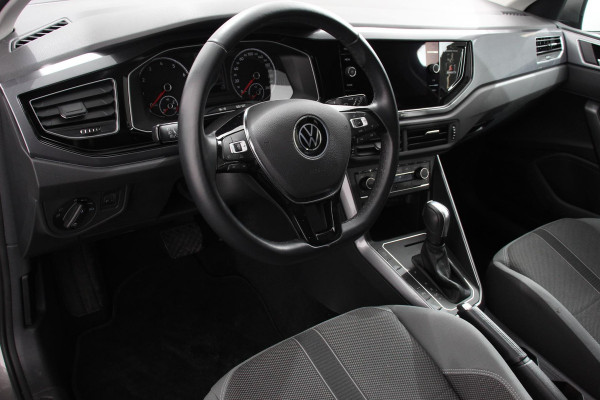 Volkswagen Polo 1.0 TSI 110pk DSG Highline Navigatie Apple Carplay/Android Auto Parkeersensoren Adaptieve Cruise Control Stoelverwarming Getinte ramen Climatronic