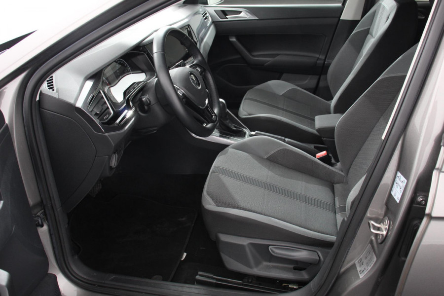 Volkswagen Polo 1.0 TSI 110pk DSG Highline Navigatie Apple Carplay/Android Auto Parkeersensoren Adaptieve Cruise Control Stoelverwarming Getinte ramen Climatronic