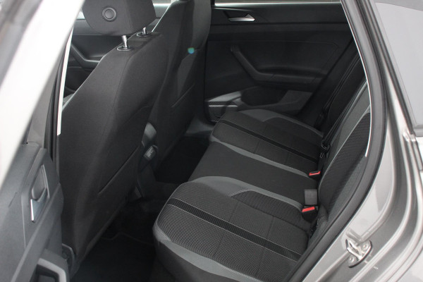 Volkswagen Polo 1.0 TSI 110pk DSG Highline Navigatie Apple Carplay/Android Auto Parkeersensoren Adaptieve Cruise Control Stoelverwarming Getinte ramen Climatronic