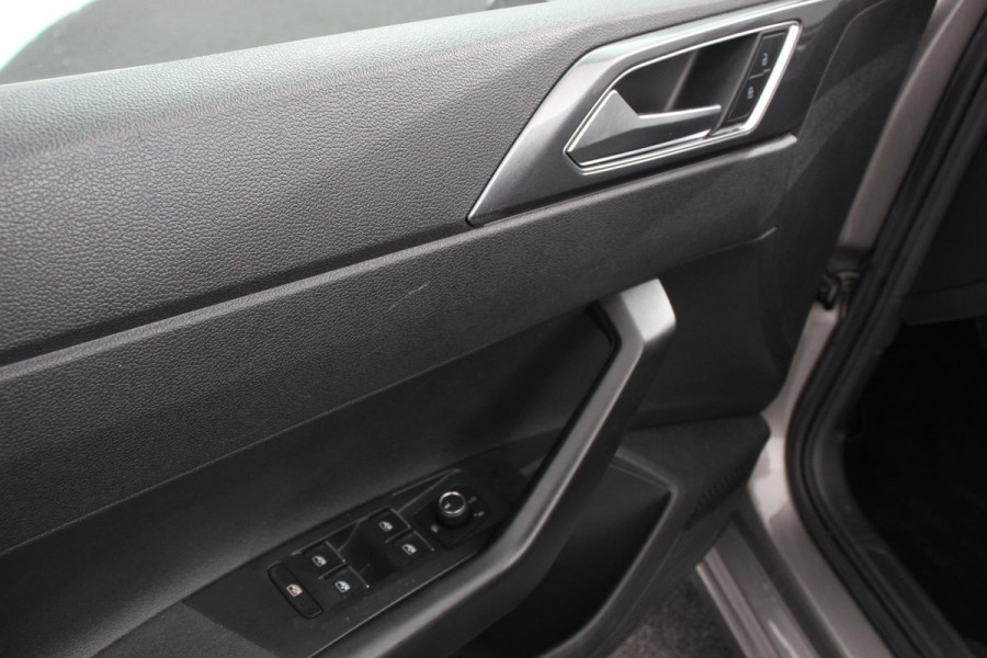 Volkswagen Polo 1.0 TSI 110pk DSG Highline Navigatie Apple Carplay/Android Auto Parkeersensoren Adaptieve Cruise Control Stoelverwarming Getinte ramen Climatronic