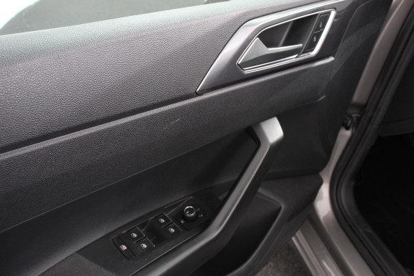 Volkswagen Polo 1.0 TSI 110pk DSG Highline Navigatie Apple Carplay/Android Auto Parkeersensoren Adaptieve Cruise Control Stoelverwarming Getinte ramen Climatronic