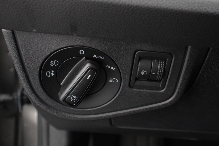 Volkswagen Polo 1.0 TSI 110pk DSG Highline Navigatie Apple Carplay/Android Auto Parkeersensoren Adaptieve Cruise Control Stoelverwarming Getinte ramen Climatronic