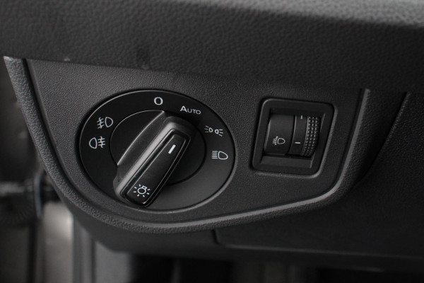 Volkswagen Polo 1.0 TSI 110pk DSG Highline Navigatie Apple Carplay/Android Auto Parkeersensoren Adaptieve Cruise Control Stoelverwarming Getinte ramen Climatronic