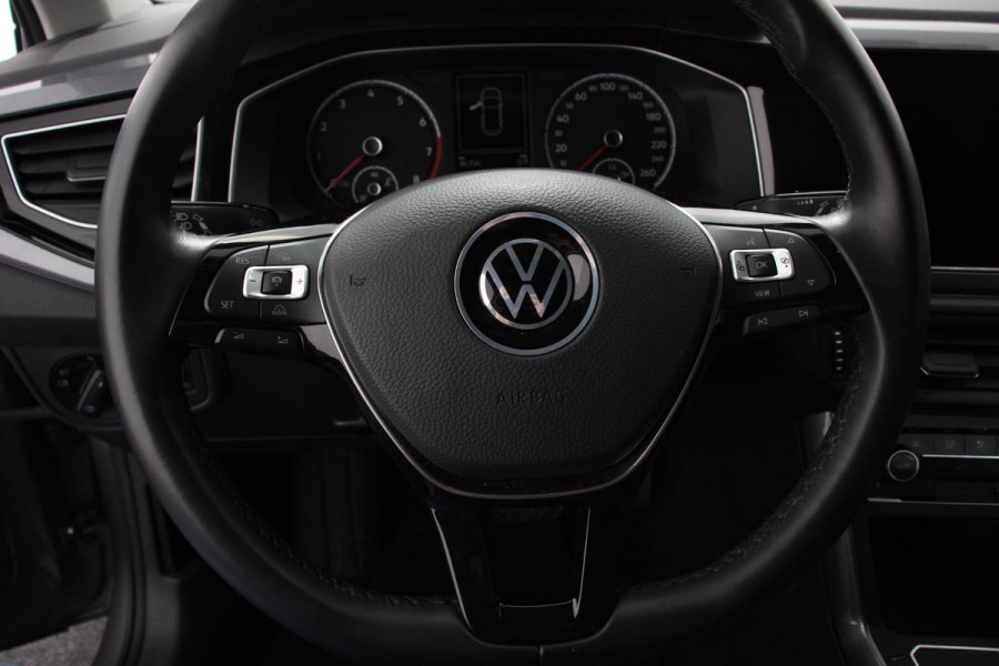 Volkswagen Polo 1.0 TSI 110pk DSG Highline Navigatie Apple Carplay/Android Auto Parkeersensoren Adaptieve Cruise Control Stoelverwarming Getinte ramen Climatronic