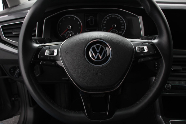 Volkswagen Polo 1.0 TSI 110pk DSG Highline Navigatie Apple Carplay/Android Auto Parkeersensoren Adaptieve Cruise Control Stoelverwarming Getinte ramen Climatronic