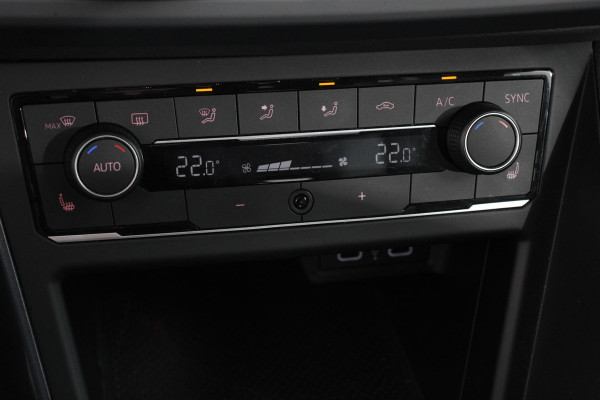 Volkswagen Polo 1.0 TSI 110pk DSG Highline Navigatie Apple Carplay/Android Auto Parkeersensoren Adaptieve Cruise Control Stoelverwarming Getinte ramen Climatronic