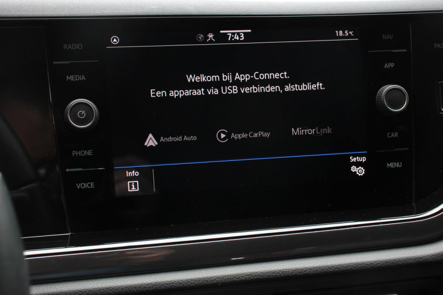 Volkswagen Polo 1.0 TSI 110pk DSG Highline Navigatie Apple Carplay/Android Auto Parkeersensoren Adaptieve Cruise Control Stoelverwarming Getinte ramen Climatronic