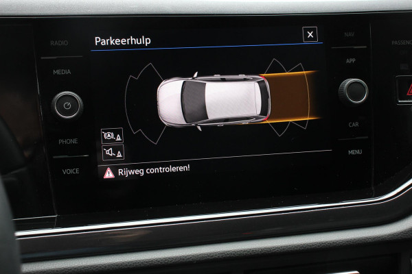 Volkswagen Polo 1.0 TSI 110pk DSG Highline Navigatie Apple Carplay/Android Auto Parkeersensoren Adaptieve Cruise Control Stoelverwarming Getinte ramen Climatronic