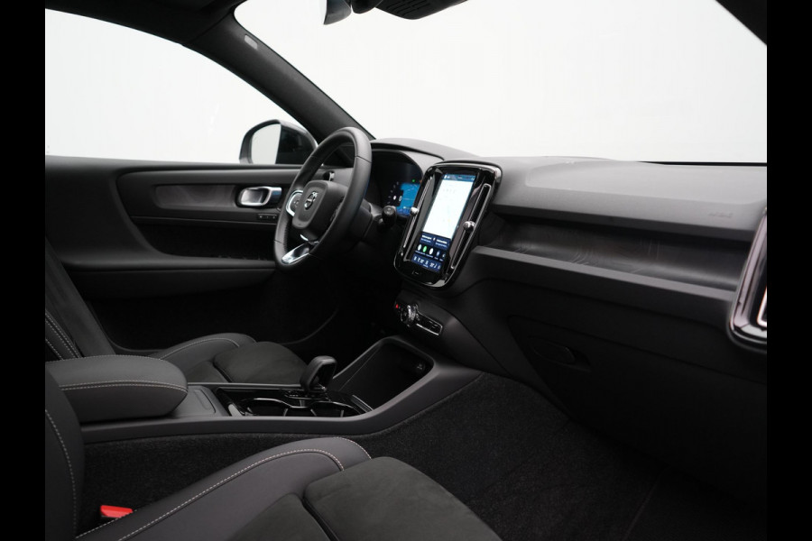Volvo XC40 Ultimate Recharge Pure 70 kWh 231pk | Panodak | Warmtepomp | Adaptive Cruise | 360 Camera | Harman / Kardon | Alcantara Sportstoelen Memory & Verwarmd | Stuur Verwarmd | Google Assistent | Apple Carplay | Keyless | Blis | DAB |