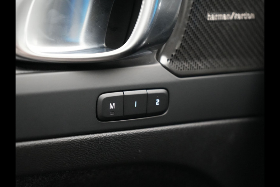 Volvo XC40 Ultimate Recharge Pure 70 kWh 231pk | Panodak | Warmtepomp | Adaptive Cruise | 360 Camera | Harman / Kardon | Alcantara Sportstoelen Memory & Verwarmd | Stuur Verwarmd | Google Assistent | Apple Carplay | Keyless | Blis | DAB |