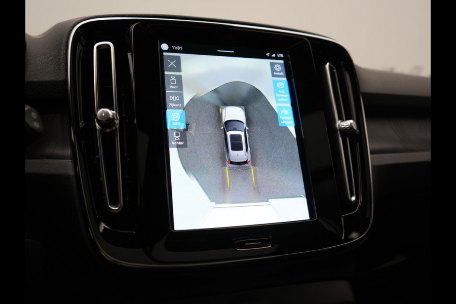 Volvo XC40 Ultimate Recharge Pure 70 kWh 231pk | Panodak | Warmtepomp | Adaptive Cruise | 360 Camera | Harman / Kardon | Alcantara Sportstoelen Memory & Verwarmd | Stuur Verwarmd | Google Assistent | Apple Carplay | Keyless | Blis | DAB |