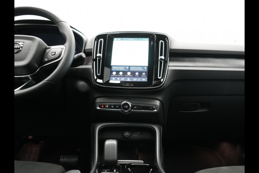 Volvo XC40 Ultimate Recharge Pure 70 kWh 231pk | Panodak | Warmtepomp | Adaptive Cruise | 360 Camera | Harman / Kardon | Alcantara Sportstoelen Memory & Verwarmd | Stuur Verwarmd | Google Assistent | Apple Carplay | Keyless | Blis | DAB |