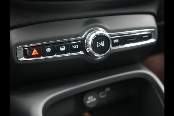 Volvo XC40 Ultimate Recharge Pure 70 kWh 231pk | Panodak | Warmtepomp | Adaptive Cruise | 360 Camera | Harman / Kardon | Alcantara Sportstoelen Memory & Verwarmd | Stuur Verwarmd | Google Assistent | Apple Carplay | Keyless | Blis | DAB |