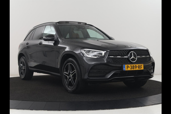 Mercedes-Benz GLC 300e 4MATIC Business Solution AMG | SOH 86,6% | Panorama dak | 360 Camera | Trekhaak | Adaptive cruise | Navigatie | DAB+ | Carplay | Bluetooth | Sfeerverlichting | Verkeersteken assistent | Climate control