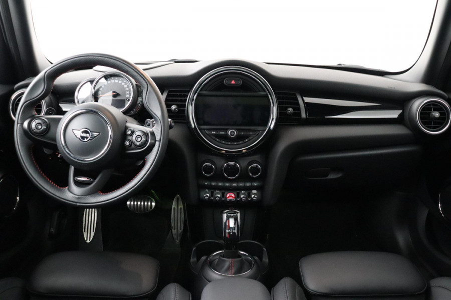 MINI Mini 2.0 Cooper S Chili JCW Pakket (PANORAMADAK, DEALER ONDERHOUDEN, HEAD-UP, CARPLAY, NAVIGATIE, STOELVERWARMING)