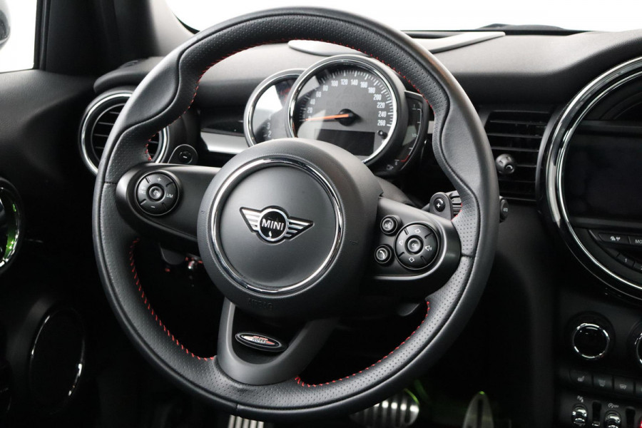 MINI Mini 2.0 Cooper S Chili JCW Pakket (PANORAMADAK, DEALER ONDERHOUDEN, HEAD-UP, CARPLAY, NAVIGATIE, STOELVERWARMING)