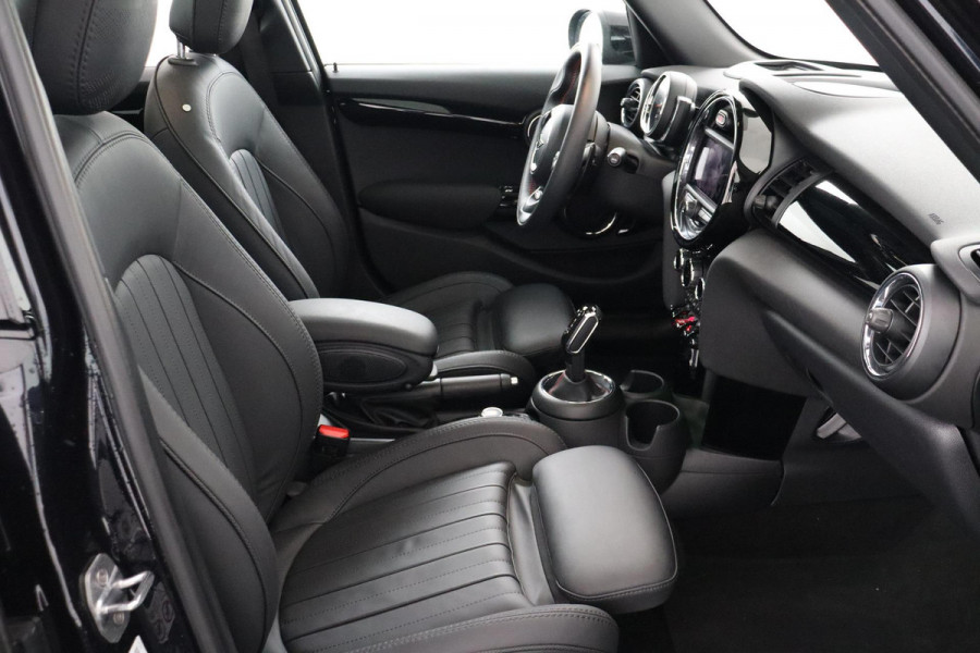MINI Mini 2.0 Cooper S Chili JCW Pakket (PANORAMADAK, DEALER ONDERHOUDEN, HEAD-UP, CARPLAY, NAVIGATIE, STOELVERWARMING)