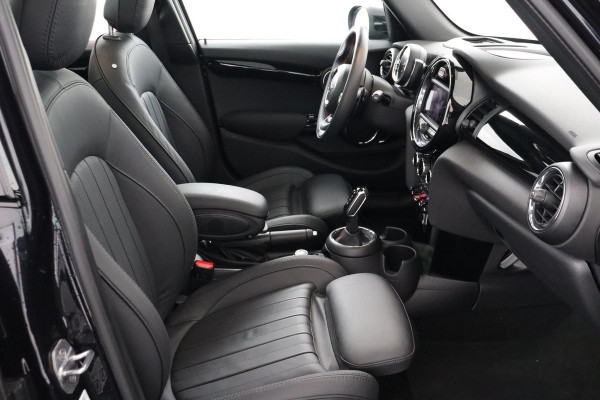 MINI Mini 2.0 Cooper S Chili JCW Pakket (PANORAMADAK, DEALER ONDERHOUDEN, HEAD-UP, CARPLAY, NAVIGATIE, STOELVERWARMING)