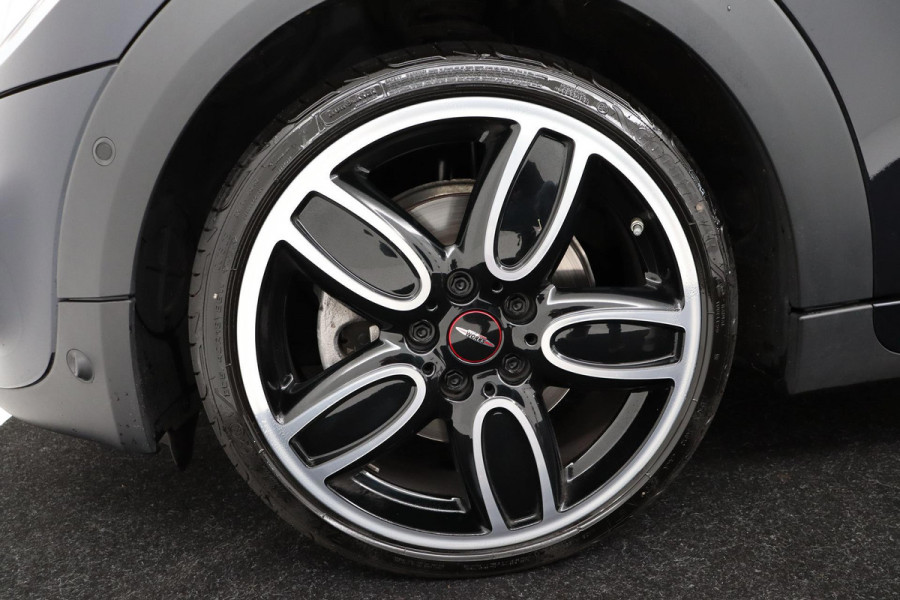 MINI Mini 2.0 Cooper S Chili JCW Pakket (PANORAMADAK, DEALER ONDERHOUDEN, HEAD-UP, CARPLAY, NAVIGATIE, STOELVERWARMING)