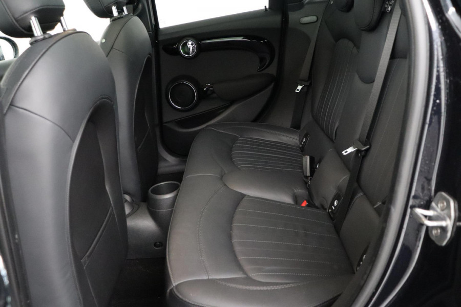 MINI Mini 2.0 Cooper S Chili JCW Pakket (PANORAMADAK, DEALER ONDERHOUDEN, HEAD-UP, CARPLAY, NAVIGATIE, STOELVERWARMING)