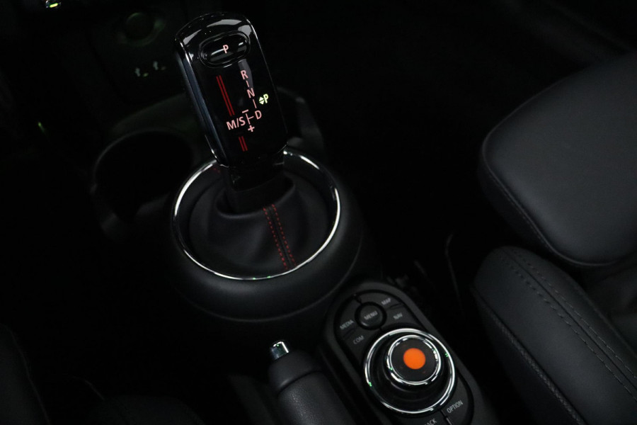 MINI Mini 2.0 Cooper S Chili JCW Pakket (PANORAMADAK, DEALER ONDERHOUDEN, HEAD-UP, CARPLAY, NAVIGATIE, STOELVERWARMING)