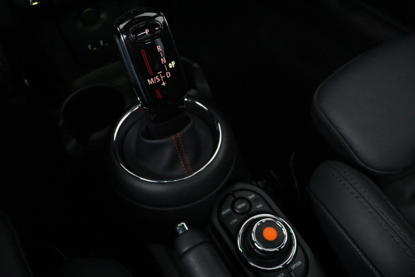 MINI Mini 2.0 Cooper S Chili JCW Pakket (PANORAMADAK, DEALER ONDERHOUDEN, HEAD-UP, CARPLAY, NAVIGATIE, STOELVERWARMING)