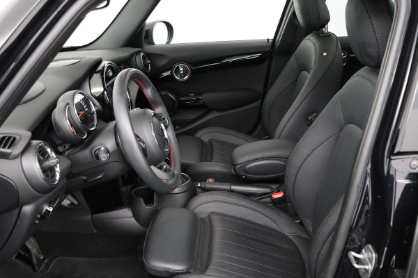 MINI Mini 2.0 Cooper S Chili JCW Pakket (PANORAMADAK, DEALER ONDERHOUDEN, HEAD-UP, CARPLAY, NAVIGATIE, STOELVERWARMING)